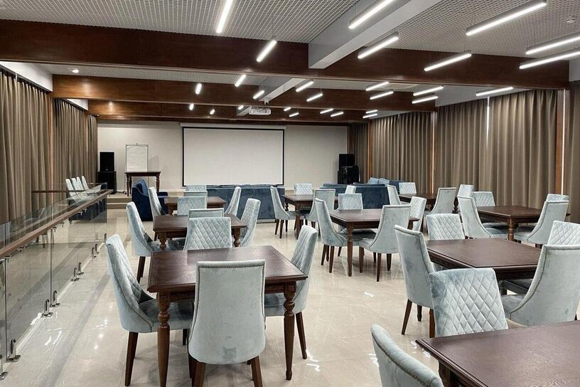 Конгресс-холл и кинотеатр в поселке Emerald Village