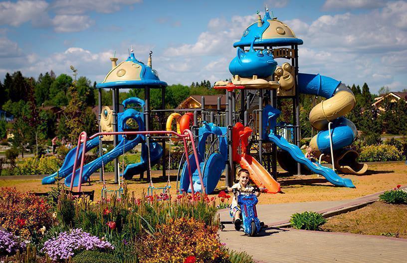 Детский клуб в поселке Emerald Village