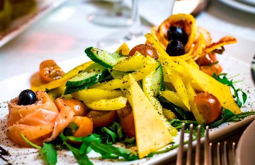 Ресторан в поселке Emerald Village