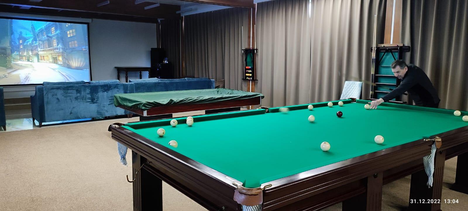 Бильярдный зал в поселке Emerald Village