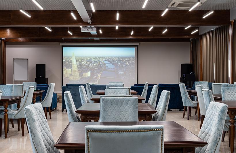 Конгресс-холл и кинотеатр в поселке Emerald Village