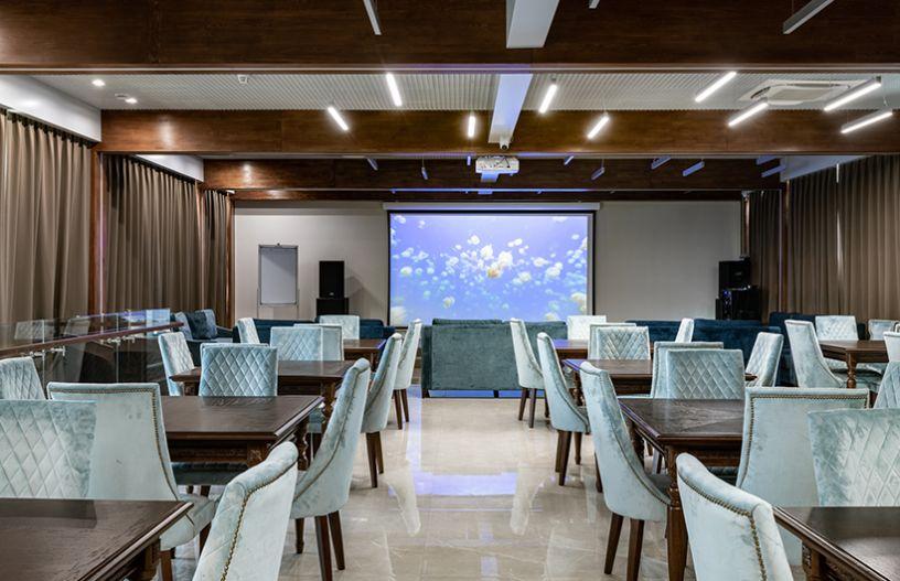 VIP кинотеатр в элитном поселке Эмеральд Вилладж