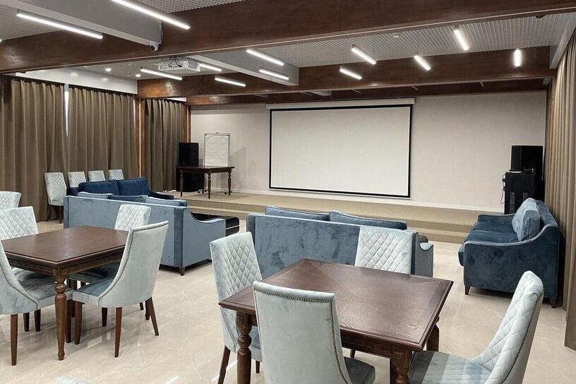 Конгресс-холл и кинотеатр в поселке Emerald Village