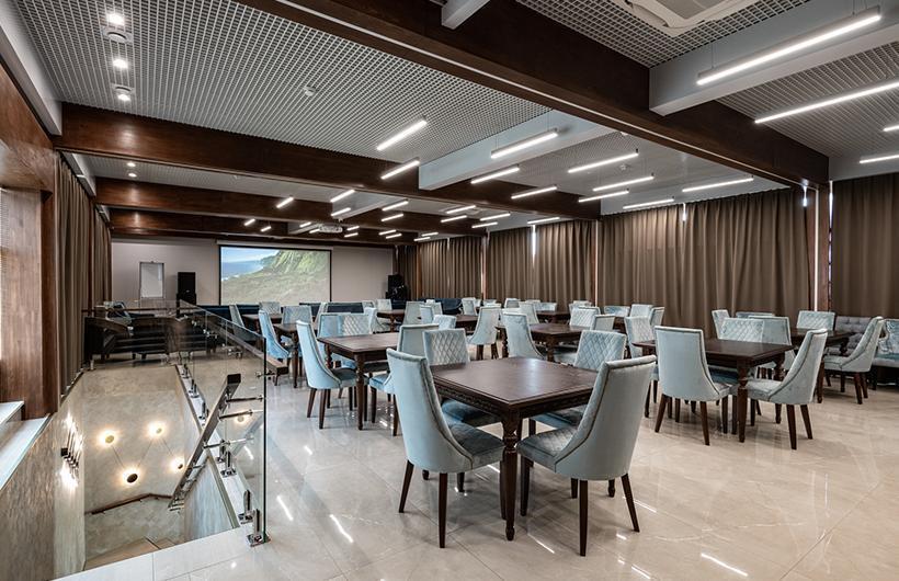 Конгресс-холл и кинотеатр в поселке Emerald Village