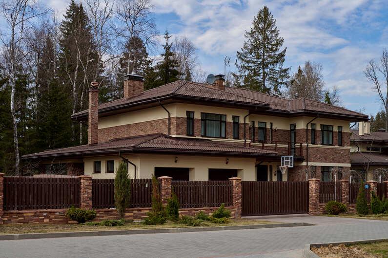 Построенные дома в КП Emerald Village на Новорижском шоссе