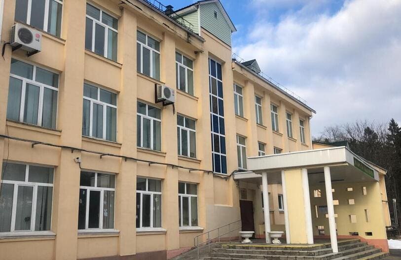 Детский сад и школа в поселке Emerald Village