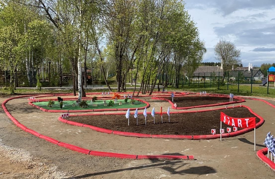 Гоночная трасса для радиоуправляемых машин в поселке Emerald Village