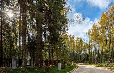 Фотографии поселка Emerald Village осенью