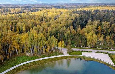 Одно из озер на территории поселка Emerald Village