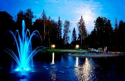 Фонтан на озере в КП Emerald Village 