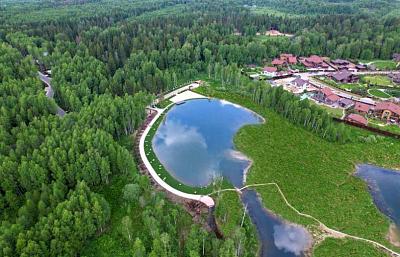 Озеро для отдыха Эмеральд Вилладж на Новорижском шоссе