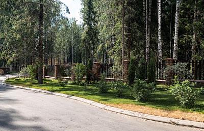 Участки с деревьями в элитном коттеджном поселке Emerald Village