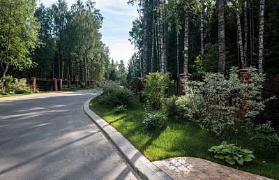 Лесные участки с деревьями в КП Emerald Village в Подмосковье